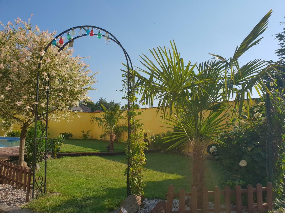 Farm Stay Nh Stables Nyrany Εξωτερικό φωτογραφία
